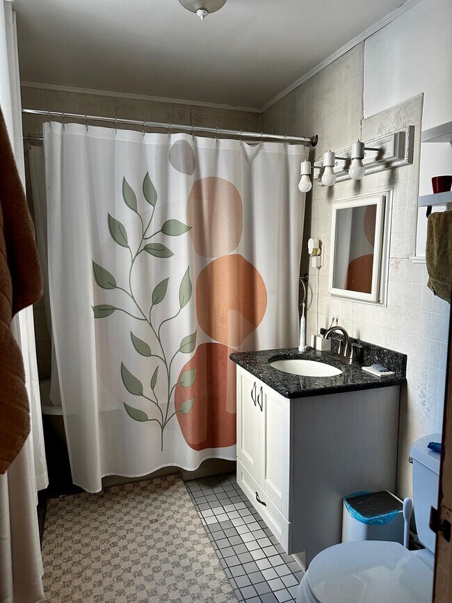Building Photo - 411 2nd St