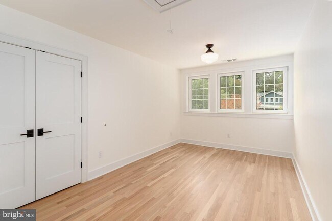 Building Photo - 3903 Legation St NW