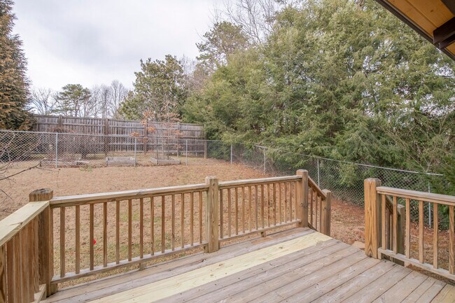 Building Photo - 106 Walnut St