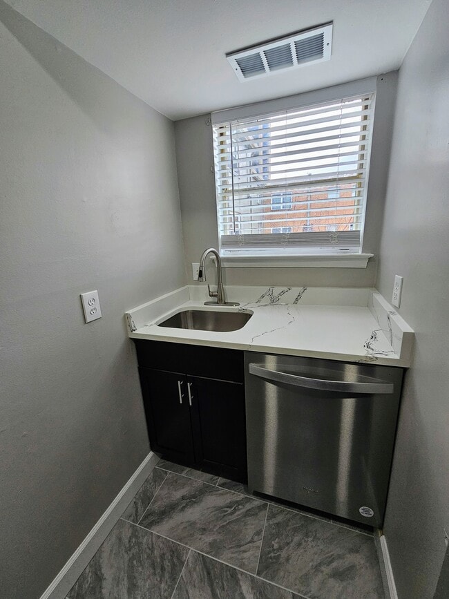 Building Photo - 412 N Armistead St