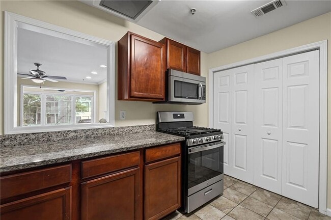 Building Photo - 401 Augusta Dr