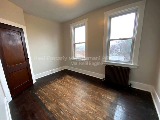 Building Photo - 318 Kaercher St