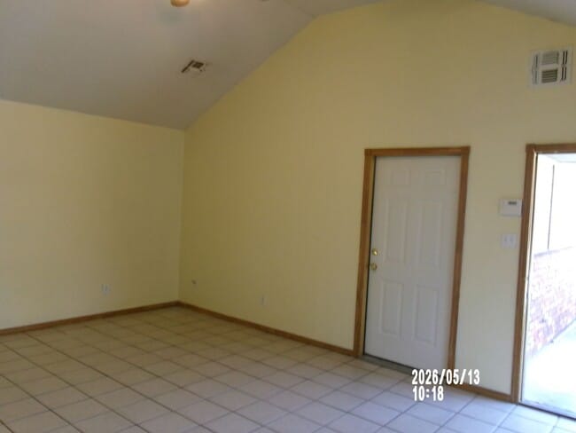 Building Photo - Charming Duplex $450.00 Off the first full Month's rent