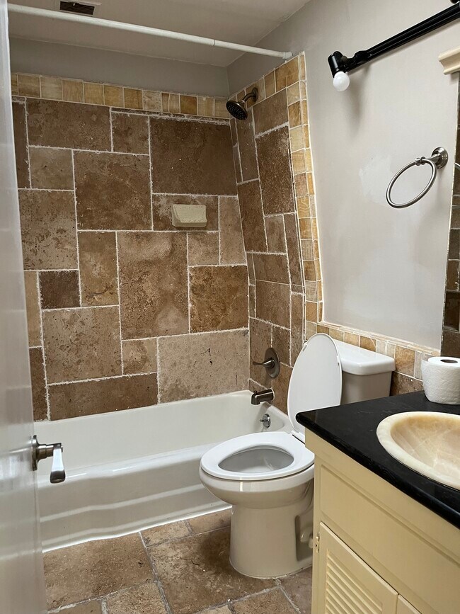 Building Photo - 2704 San Pedro St