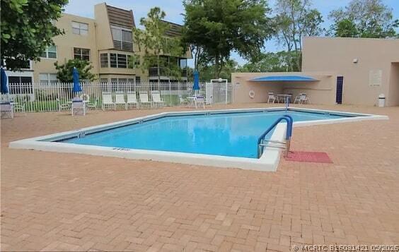 Building Photo - 9091 Lime Bay Blvd
