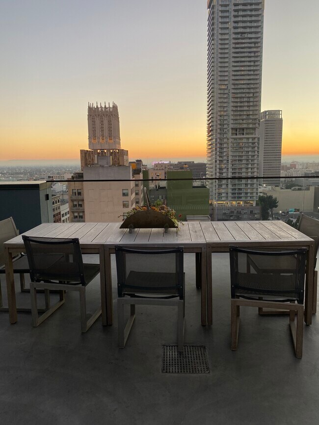 Building Photo - 849 S Broadway