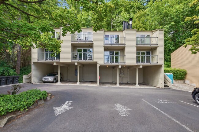 Building Photo - Mercer Island Condo with Reserved Parking & In-Unit Laundry!
