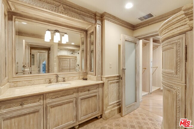 Building Photo - 821 Whittier Dr