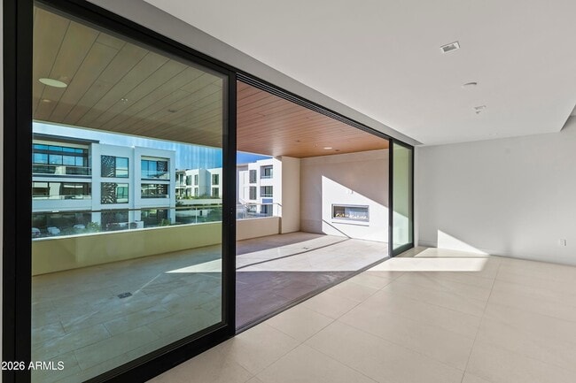 Building Photo - 6587 N Palmeraie Blvd