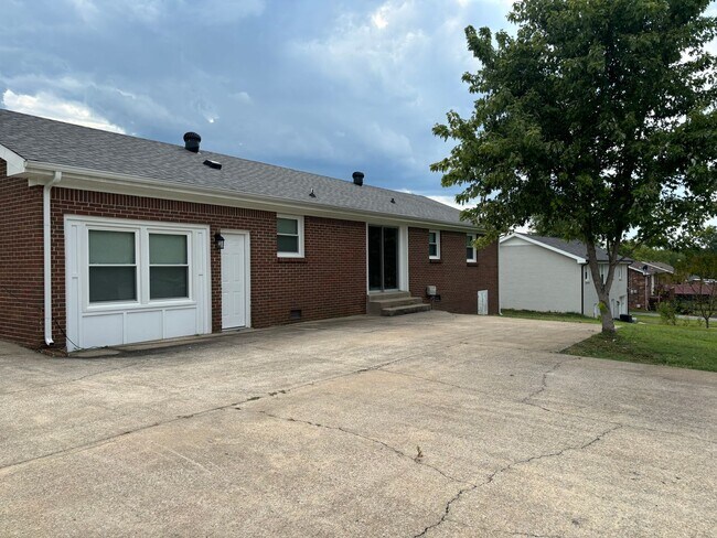 Building Photo - 927 Kenwood Dr
