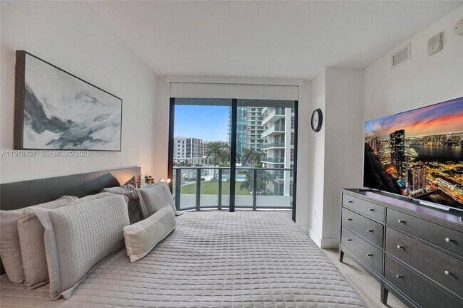 Building Photo - 121 NE 34th St