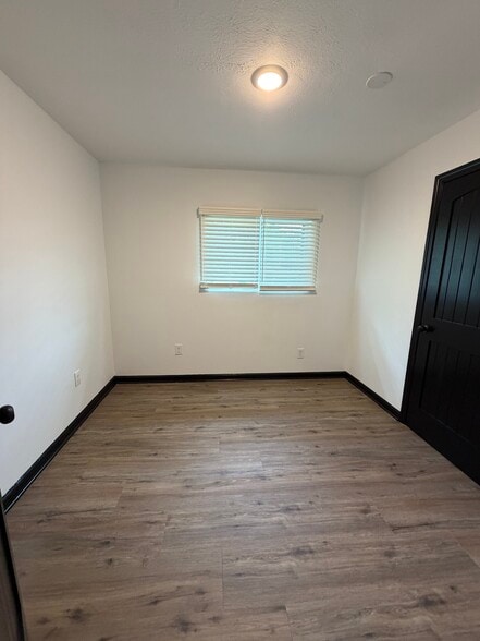 Building Photo - 2020 Val Vista Ct