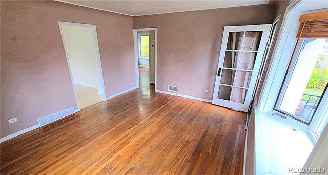 Building Photo - 916 Custer Ave