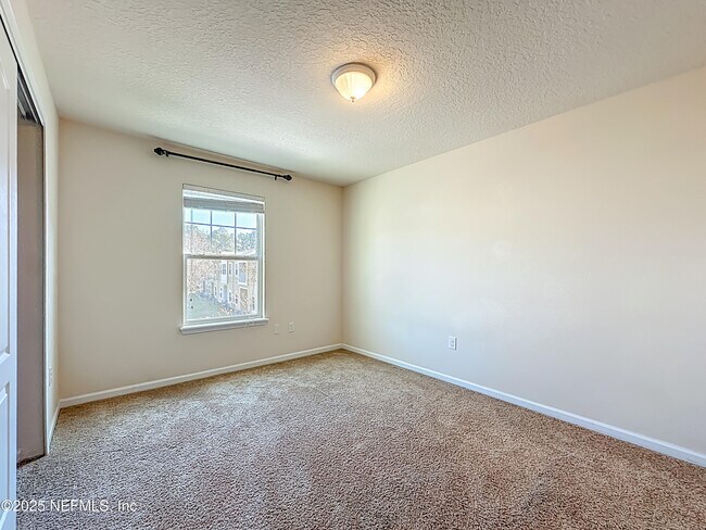 Building Photo - 218 Larkin Pl