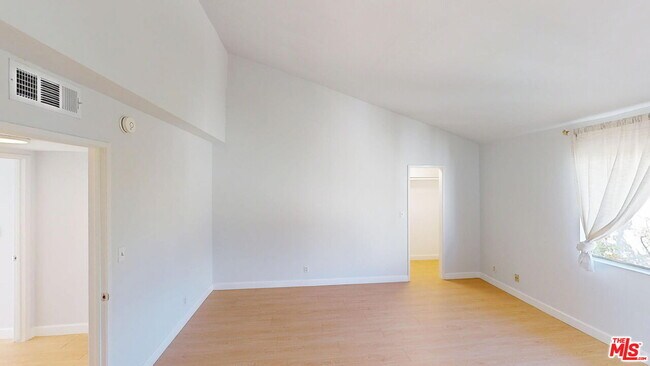 Building Photo - 5115 Kester Ave