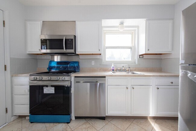 Building Photo - 3053 N Hegry Cir