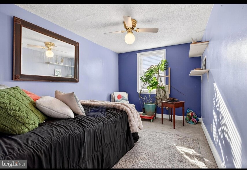 Building Photo - 304 Pine St