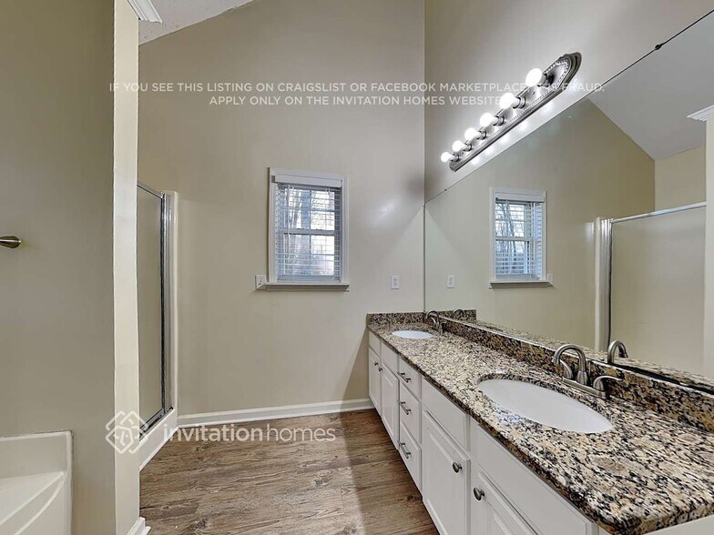 Building Photo - 3300 Glen Summit Ln