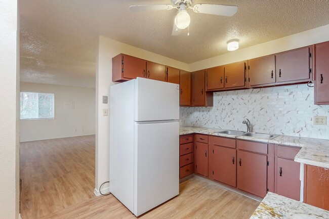 Building Photo - NE 1248/sf 3/BD 2/BA 1/CG