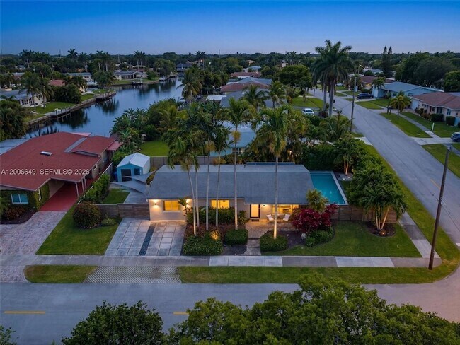 Building Photo - 930 N 11th Ct