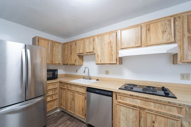 Building Photo - 8370 Greensboro Dr