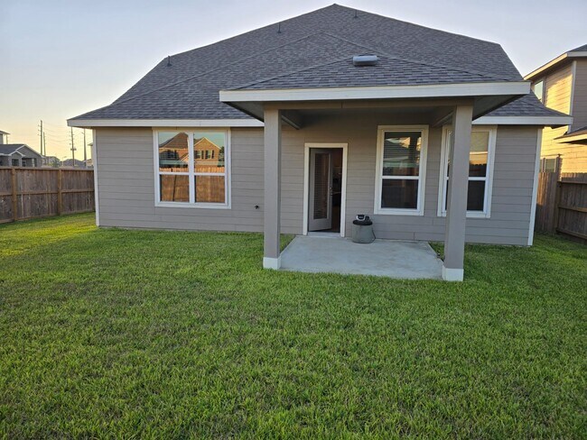 Building Photo - 6923 Lebec Dr