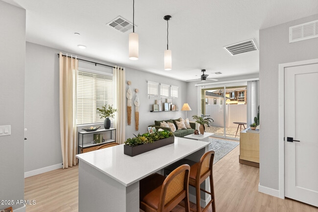 Building Photo - 1297 E Broadway Ave