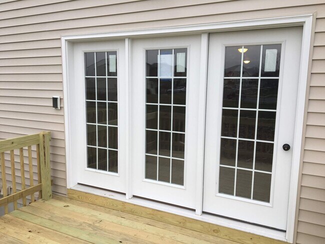 Building Photo - Beautiful 3 Bedroom Townhome in Mt. Joy