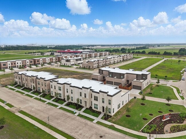 Building Photo - 2076 Layla Dr