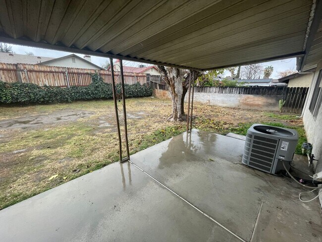 Building Photo - 43841 Nathan Dr