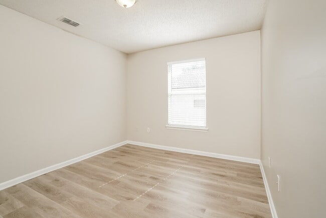 Building Photo - 2680 Creek Ridge Dr