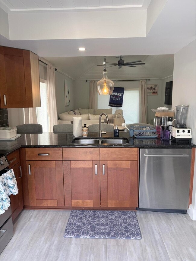 Building Photo - 3072 Inglewood Terrace