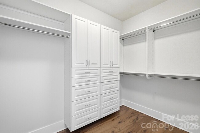 Building Photo - 2428 Runnymede Ln