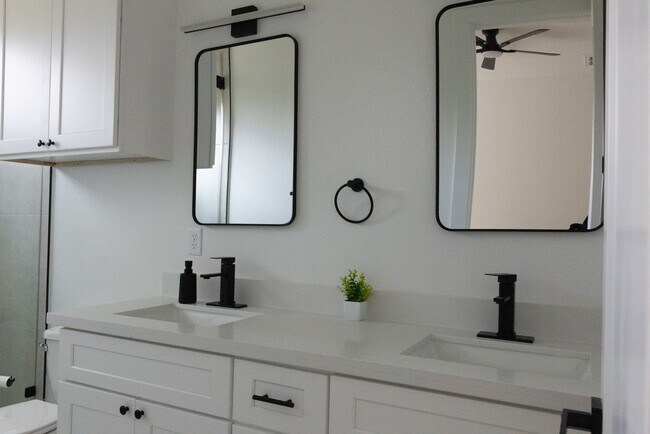 Building Photo - 7129 Sidney St