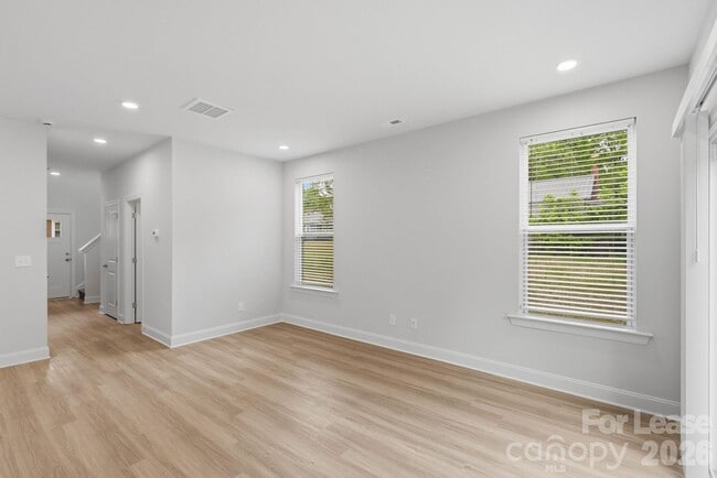 Building Photo - 645 Brookwood St
