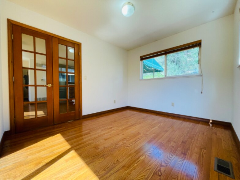 Building Photo - 2428 W Pikes Peak Ave