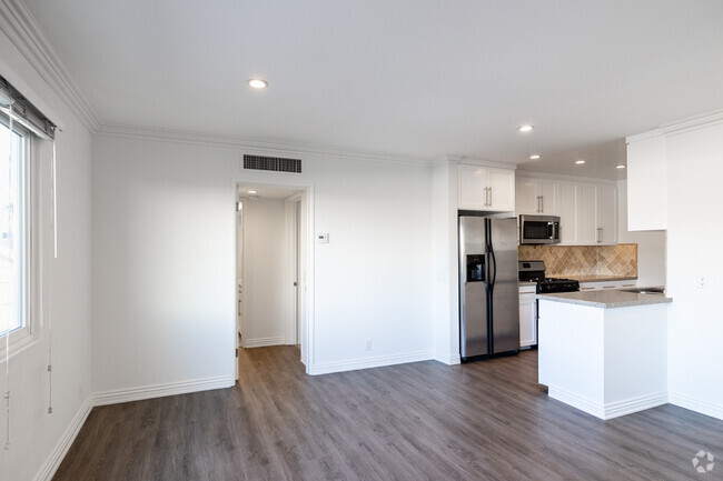 1BR, 1BA - 800SF - Dining Area - Elm Drive Apartments