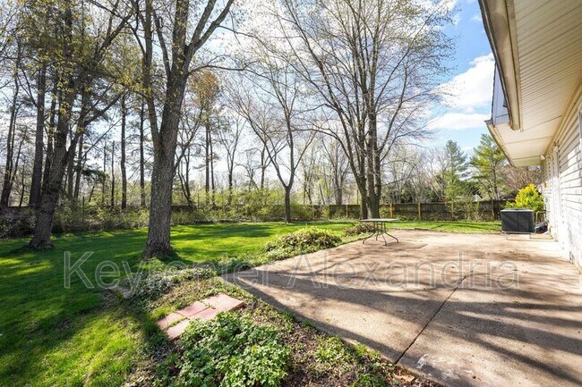 Building Photo - 7123 Red Horse Tavern Ln