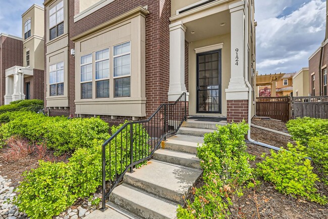Building Photo - Beautiful- Open Concept - Updated - Main f...