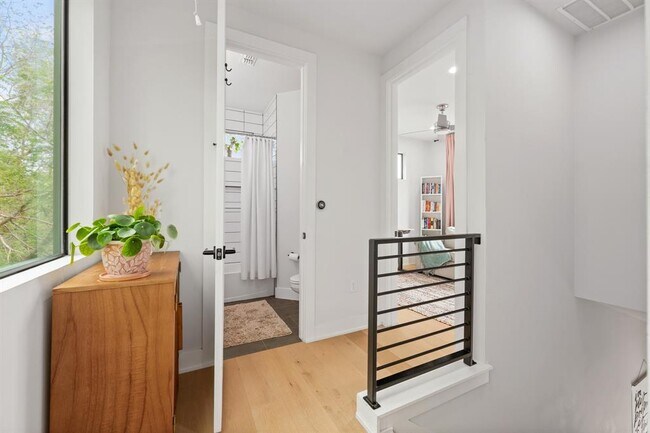 Building Photo - 1710 Adina St