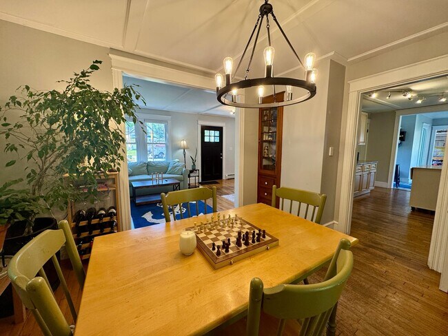 Building Photo - $3,900 - 3BD/2BA Single Family Home - Falmouth w/ Heated 2-Car Garage, W/D & Large Backyard! Avai...