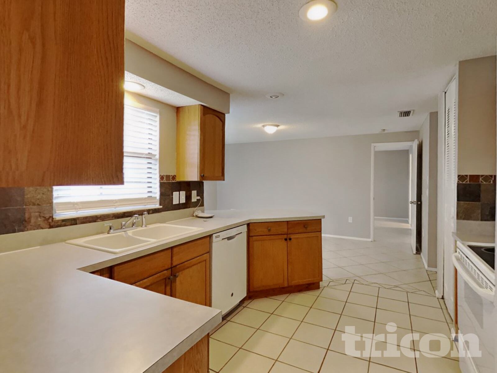 Building Photo - 6101 37th Ave W