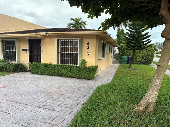 Primary Photo - 4315 SW 69th Ave