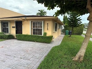 Building Photo - 4315 SW 69th Ave