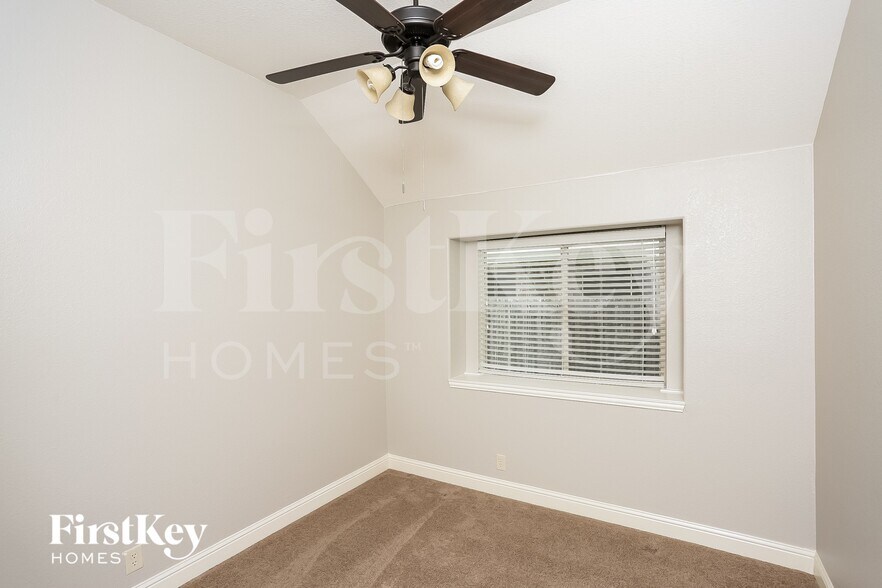 Building Photo - 921 Loftin St