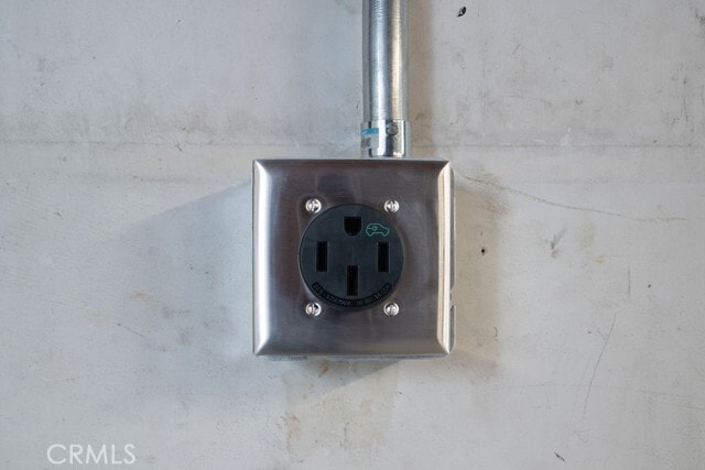 Building Photo - 2542 Vuelta Grande Ave