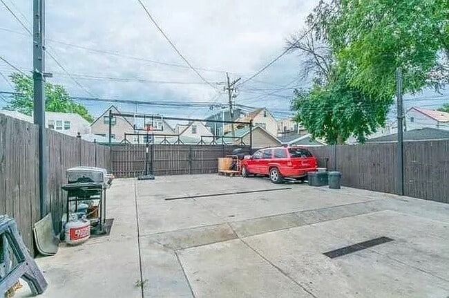 Building Photo - 2915 N Lawndale Ave