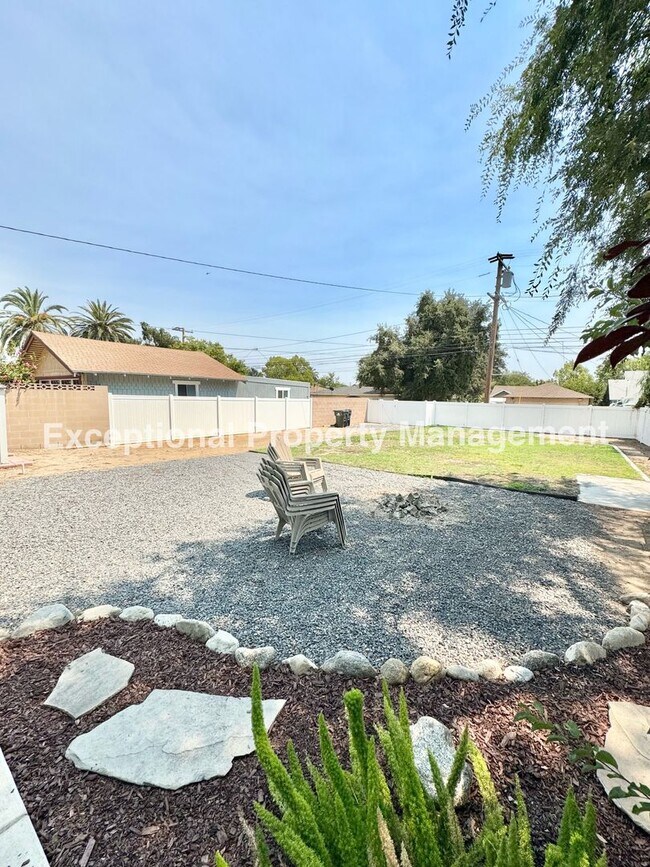 Building Photo - Great 2 bed 1 bath Craftsman home!