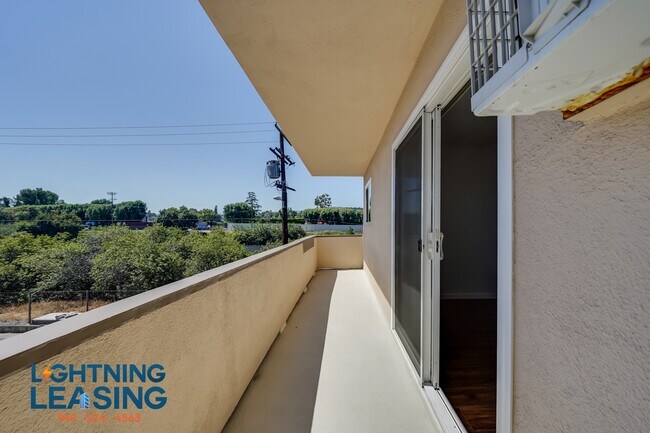 Building Photo - 17348 Burbank Blvd