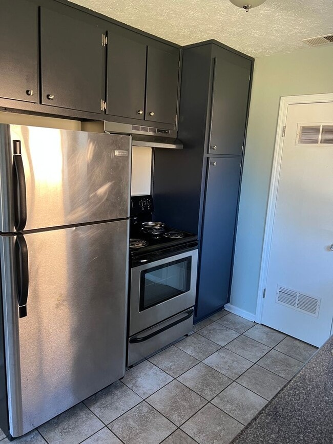 Building Photo - 97 Evergreen Ln